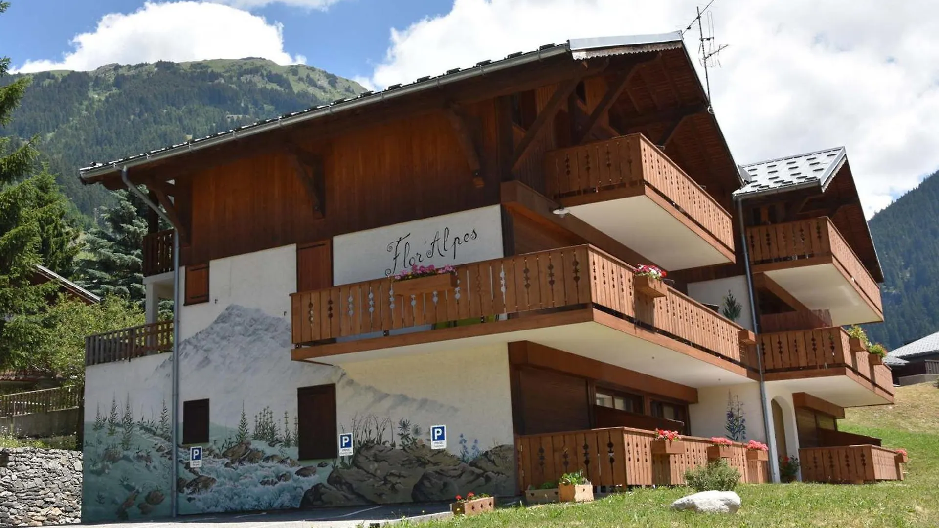 Duplex Ensoleille A Champagny-En-Vanoise - Balcon Et Terrasse - Proche Commerces Et Telecabine - Fr-1-464-1 La Plagne 0*,  France